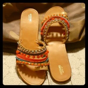 Flat sandals